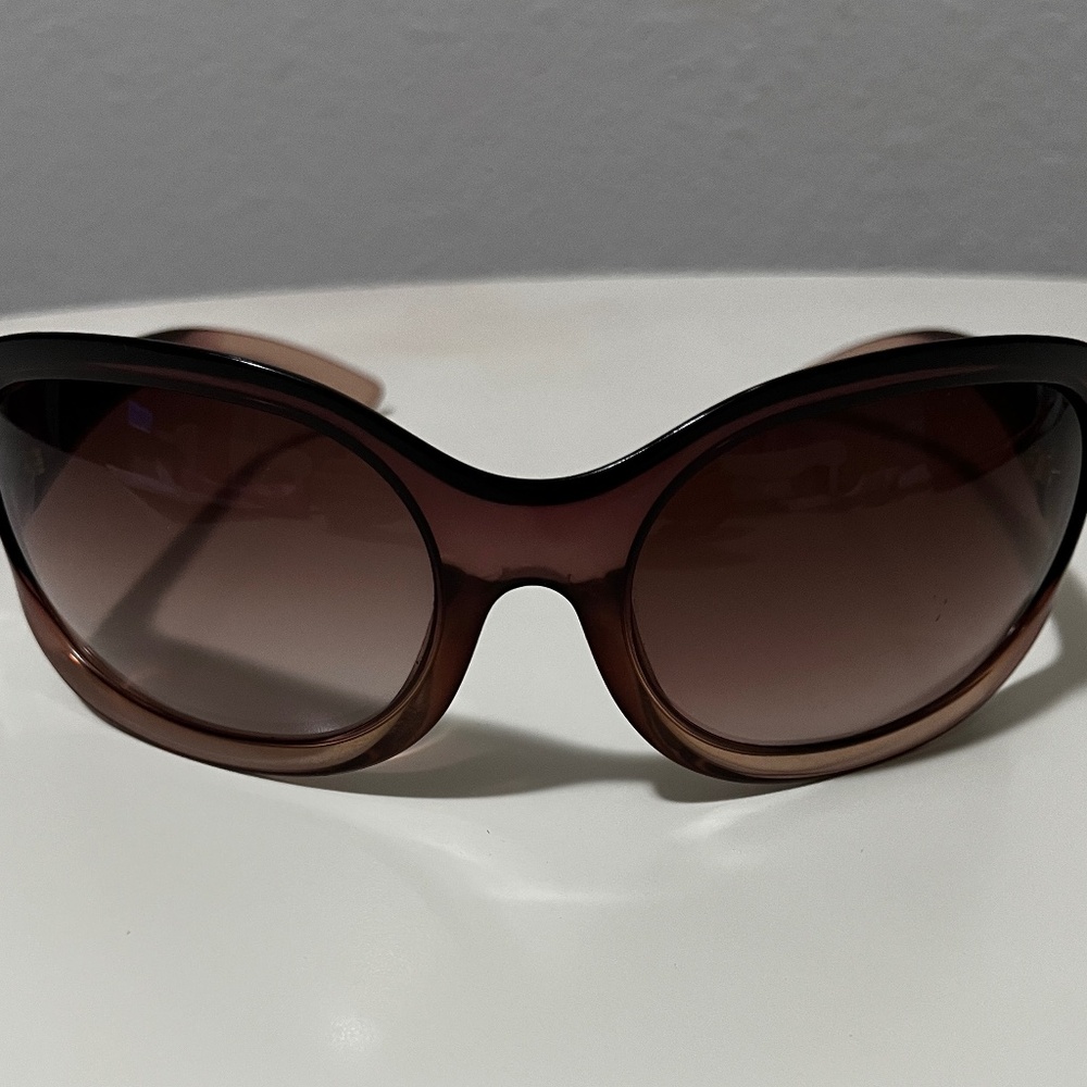 Authentic Gucci Sunglasses with Case